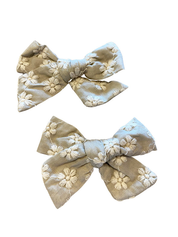 Embroidered Daisy Bows